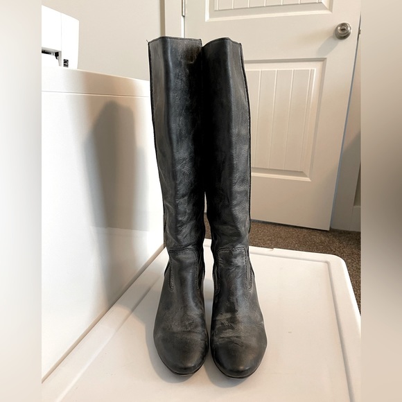 Frye Steffi Back Zip boots. Size 7.5. Great condition. - Picture 6 of 6